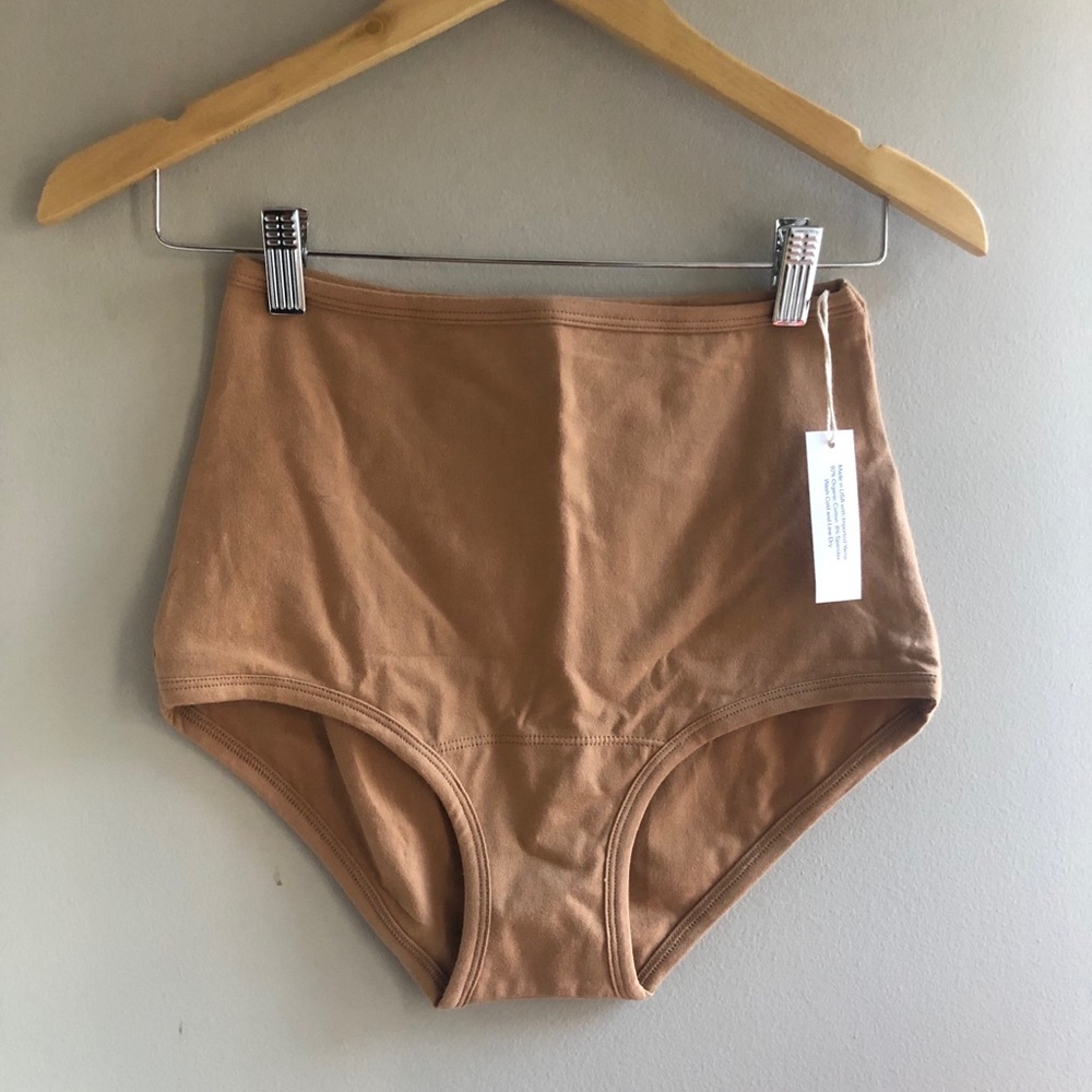 NWT M Camel Arq High Rise Undies